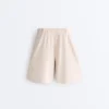 Weit geschnittene, gestreifte Bermudashorts mit Falten Weit geschnittene, gestreifte Bermudashorts mit Falten