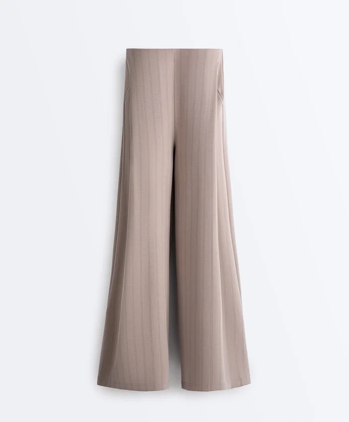 Weit geschnittene, gestreifte Hose aus Soft Touch-Modal Weit geschnittene, gestreifte Hose aus Soft Touch-Modal