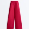 Weit geschnittene Piqué-Hose mit Falten und Baumwolle Weit geschnittene Piqué-Hose mit Falten und Baumwolle