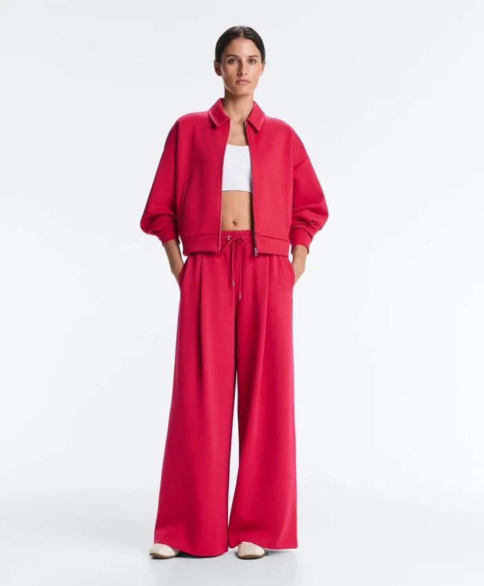 Weit geschnittene Piqué-Hose mit Falten und Baumwolle Weit geschnittene Piqué-Hose mit Falten und Baumwolle