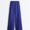 Weite Hose aus 100 % Leinen mit Seitenfalte Weite Hose aus 100 % Leinen mit Seitenfalte