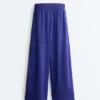 Weite Hose aus 100 % Leinen mit Seitenfalte Weite Hose aus 100 % Leinen mit Seitenfalte