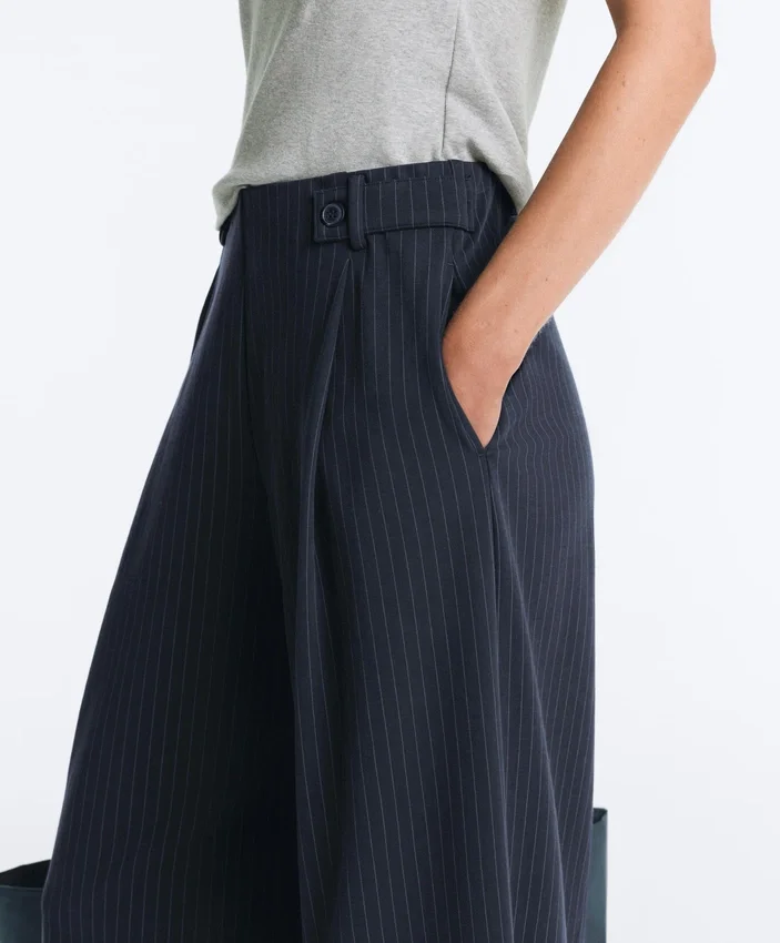 Weite Hose aus Baumwoll-Piqué mit Nadelstreifen Weite Hose aus Baumwoll-Piqué mit Nadelstreifen