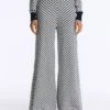 Weite Strickhose mit Diagonalstreifen Weite Strickhose mit Diagonalstreifen