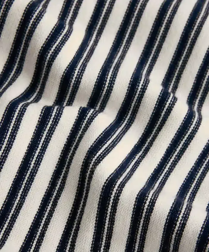 Weite Strickhose mit Diagonalstreifen Weite Strickhose mit Diagonalstreifen