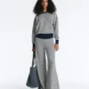 Weite Strickhose mit Diagonalstreifen Weite Strickhose mit Diagonalstreifen