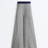Weite Strickhose mit Diagonalstreifen Weite Strickhose mit Diagonalstreifen