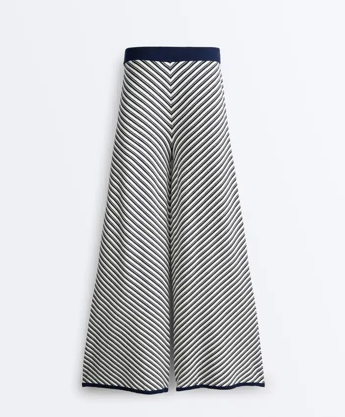 Weite Strickhose mit Diagonalstreifen Weite Strickhose mit Diagonalstreifen